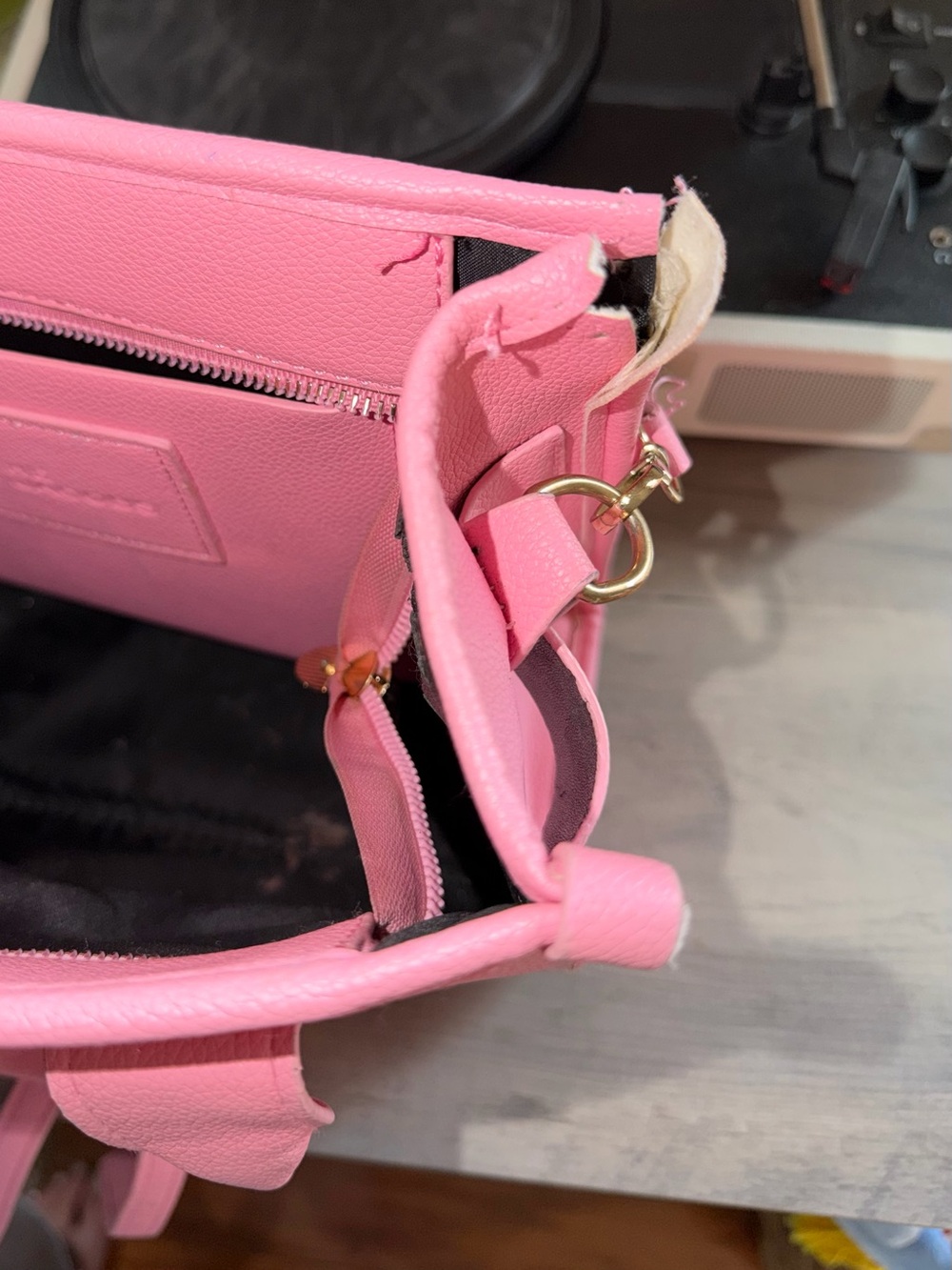 Marc Jacobs The Leather Small Tote Bag in Pink with White Logo - Picture 6 of 8
